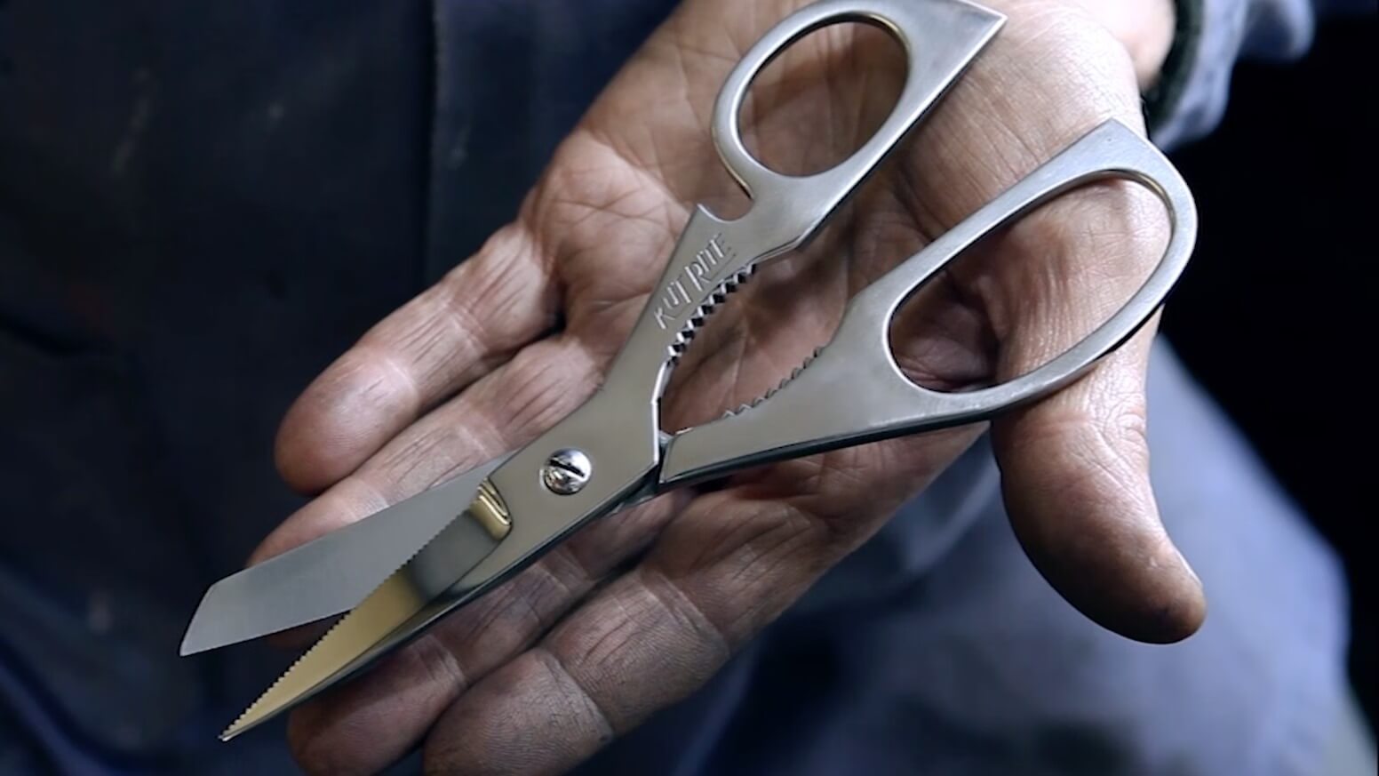 Ножницы ручной работы. Компания Ernest Wright and Son Limited производит самые красивые ножницы в мире. Фото.