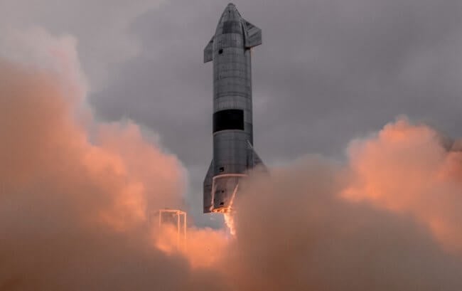 Космический корабль Илона Маска совершит первый полет уже в 2022 году? Фото.