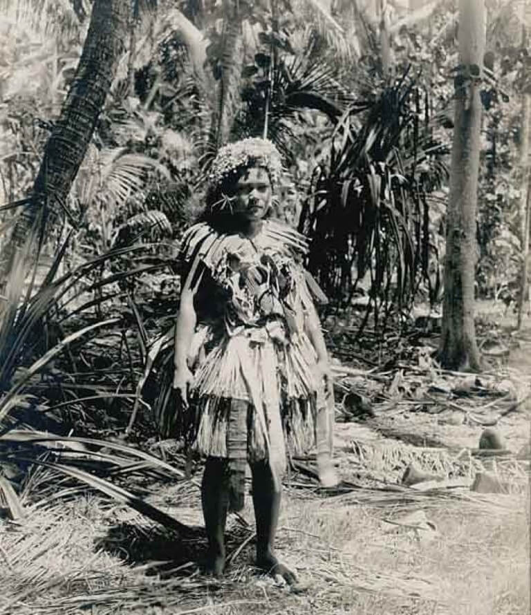 История архипелага Тувалу. Жительница острова Фунафути, 1900 год. Фото.
