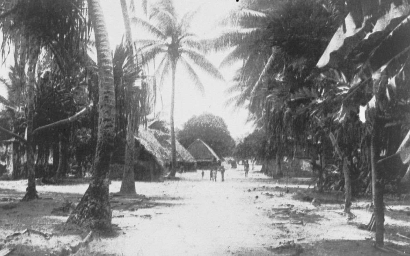 История архипелага Тувалу. Главная улица Фунафути в 1905 году. Фото.
