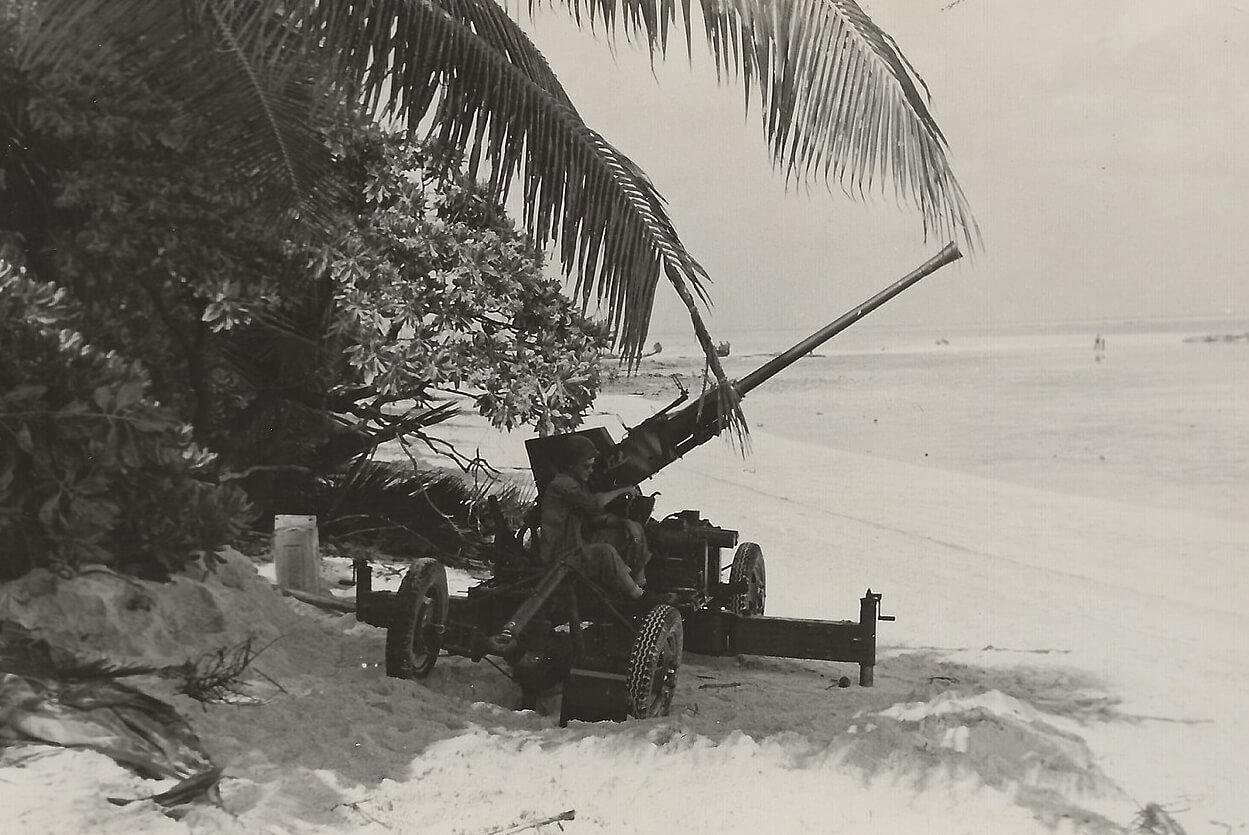 История архипелага Тувалу. Во времена Второй мировой войны острова Тувалу использовались военными США. Фото.