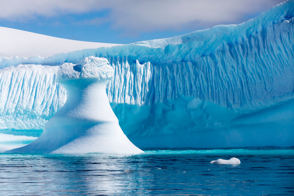 Действительно ли ледники Гренландии быстро тают. Выводы о скорости таяния ледников в Гренландии делали на основе наблюдений за ледниками Антарктики. Фото.