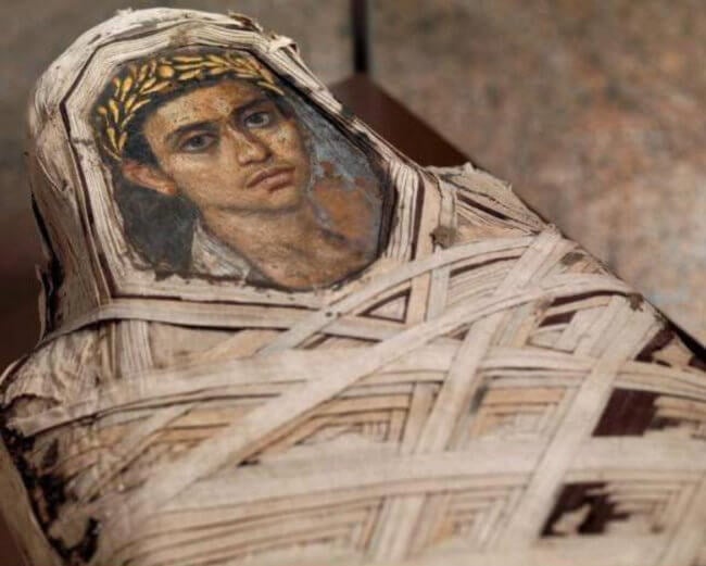 Археологи нашли в Египте портреты древних мумий. Фото.