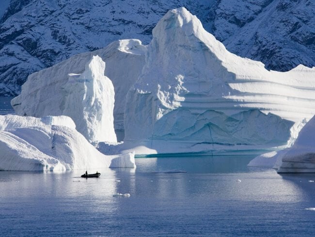 Ледники Гренландии тают в 100 раз быстрее, чем считалось ранее. Фото.
