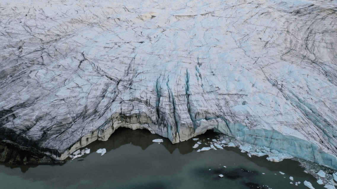 Почему ледники тают быстрее, чем предполагали ученые. Ледники Гренландии подмывает теплая морская вода. Фото.
