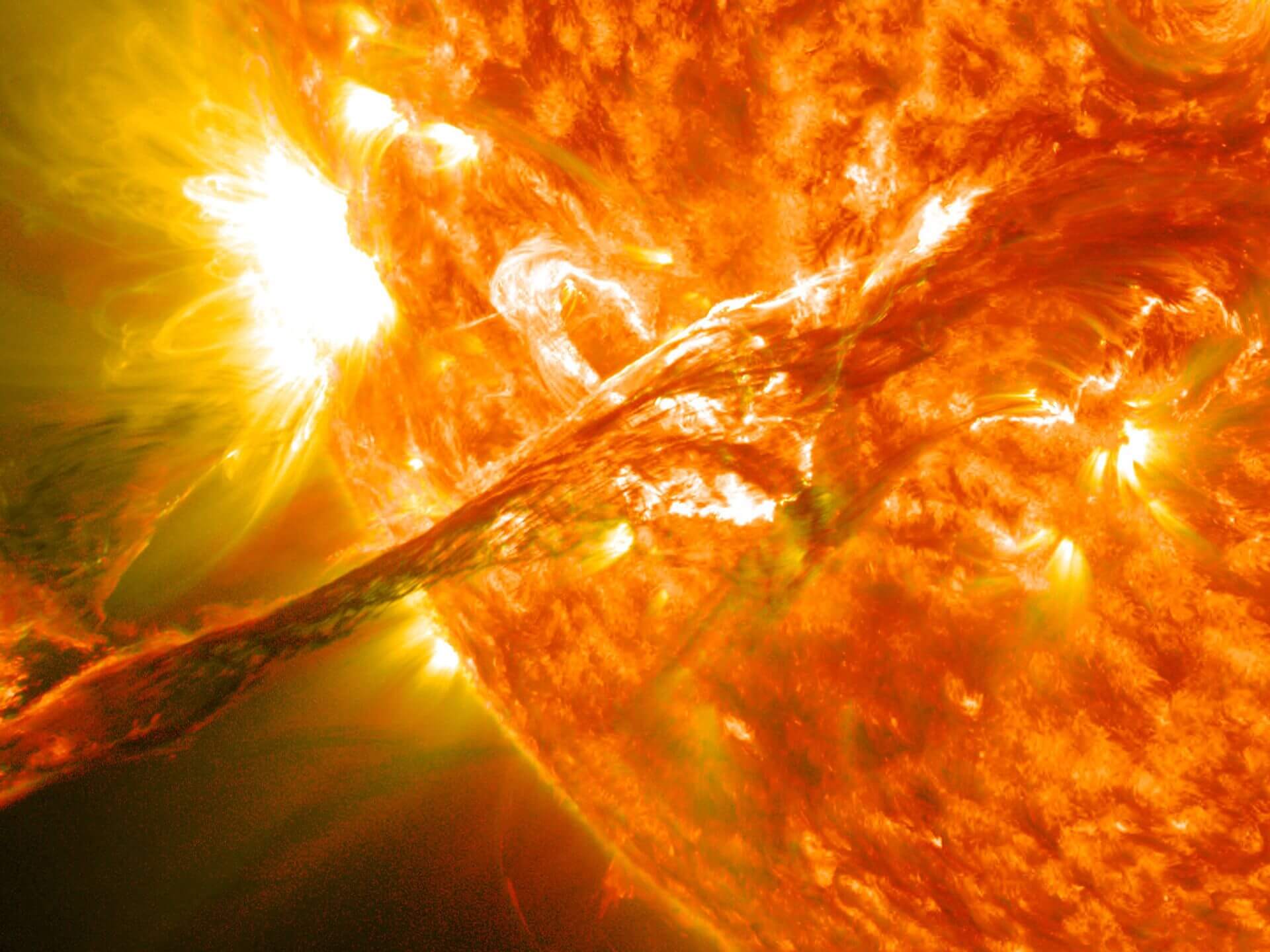 Термоядерный синтез. На Солнце происходит термоядерный синтез, в результате чего вырабатывается колоссальная энергия. Фото.