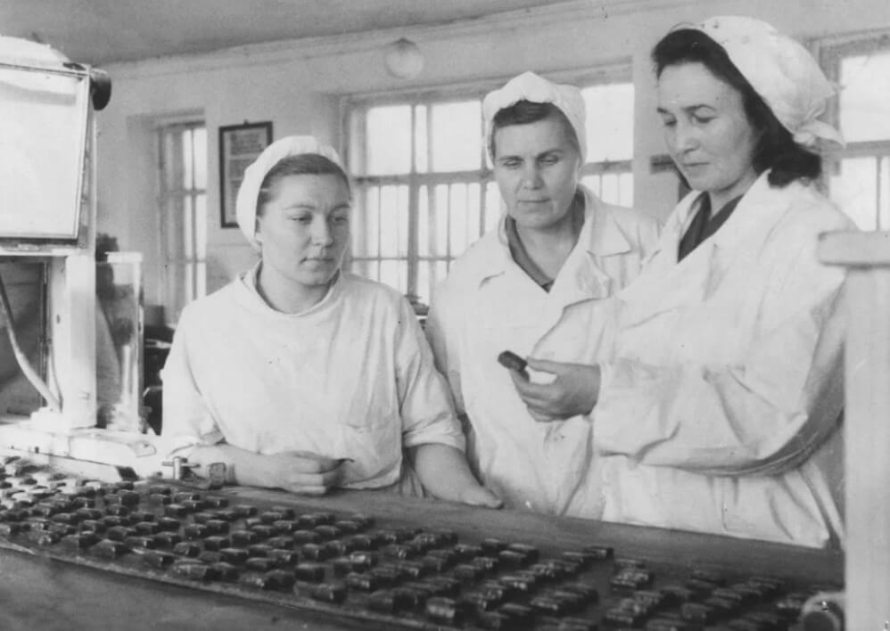 Конфеты «Птичье молоко» в СССР. Советские кондитеры были мастерами своего дела, и доказали это, выполнив очень сложную задачу. Фото.