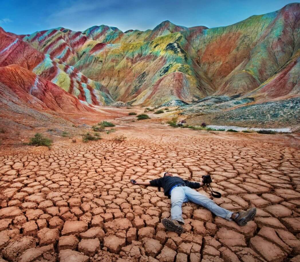 Ландшафт Дэнксия — цветные горы Китая. Некоторые люди делают весьма интересные снимки. Фото.