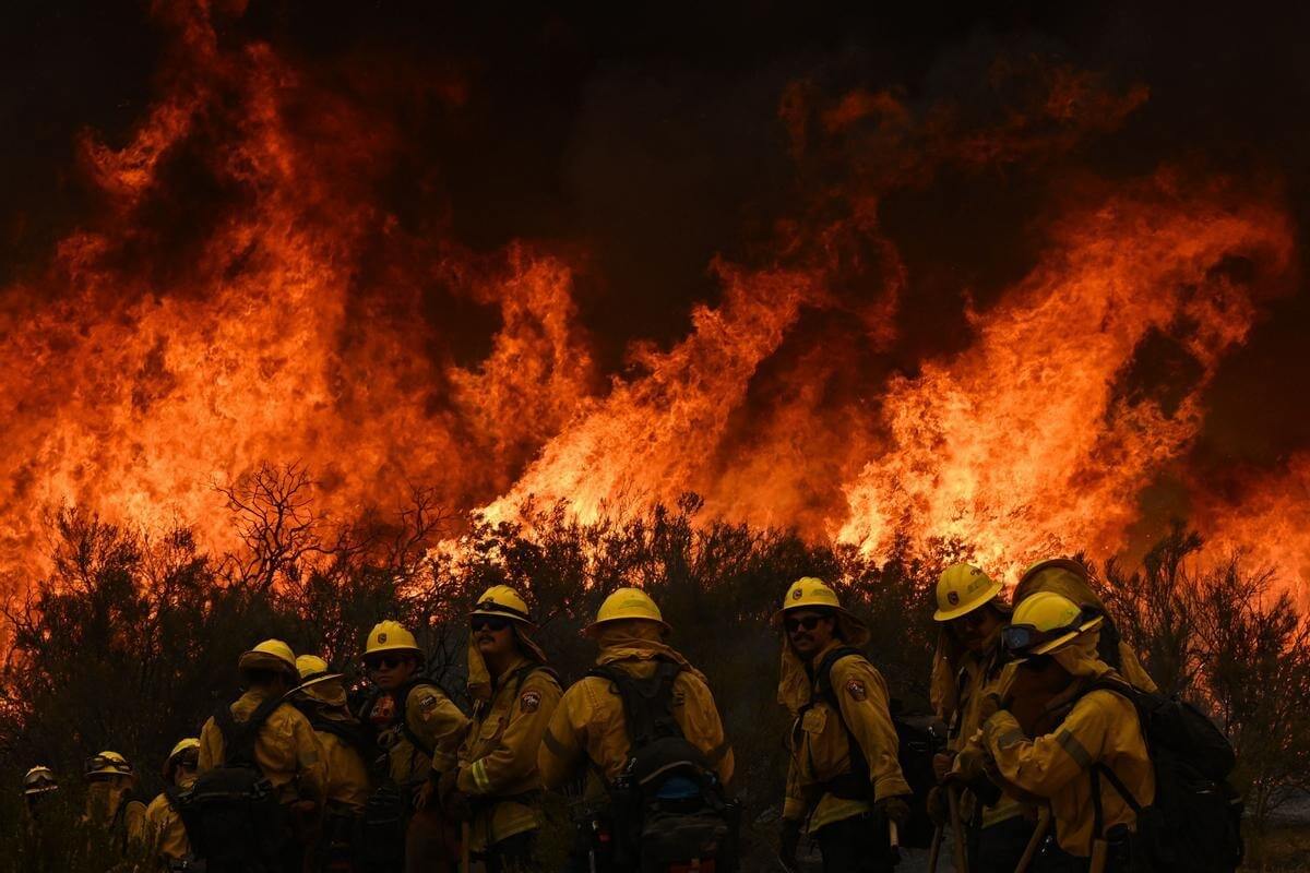 Экология Земли в 2022 году. Еще одна фотография пожаров в Калифорнии. Фото.
