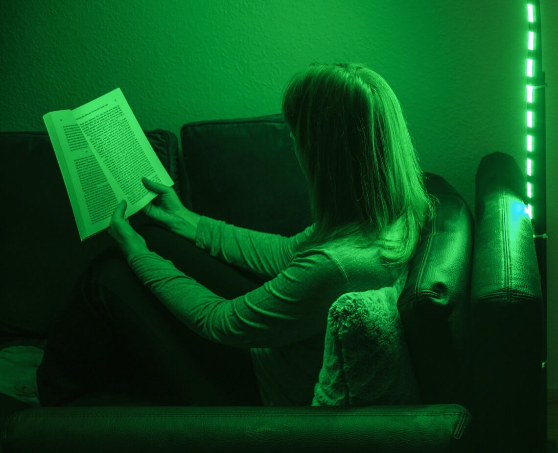 Зеленый свет помогает от боли. О том, что зеленый свет уменьшает боль, ученые уже знают. Но как это работает? Фото.