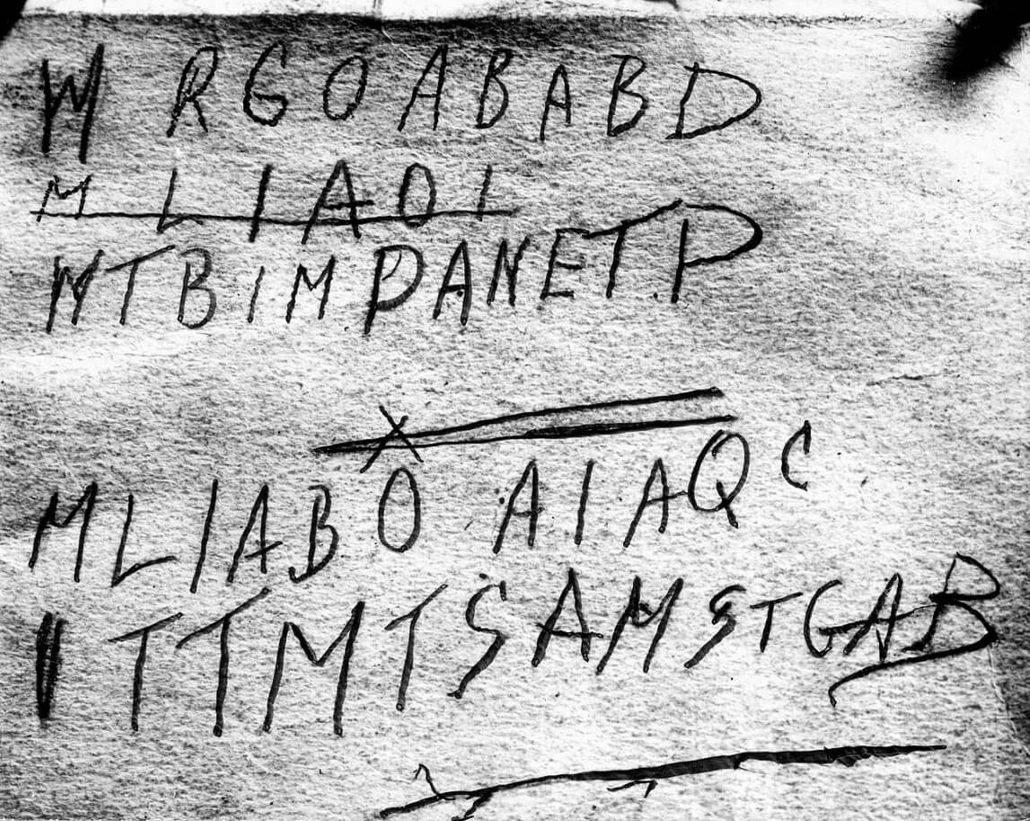 Тамам Шуд — тайна смерти неизвестного мужчины. Загадочная надпись на задней обложке «Рубайата». Фото.
