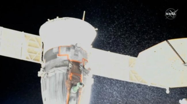 Авария на космическом корабле «Союз МС-22» может помешать космонавтам вернуться на Землю. Фото.