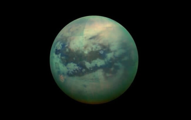 Особенный спутник. Титан – единственная луна в Солнечной системе с плотной атмосферой. Фото.