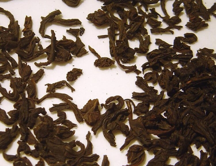 Как разные виды чая воздействуют на человеческий организм. Высушенные чайные листья. Фото.