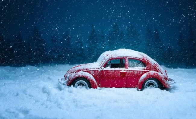 Какие вещи нельзя оставлять в автомобиле в зимние морозы. Фото.