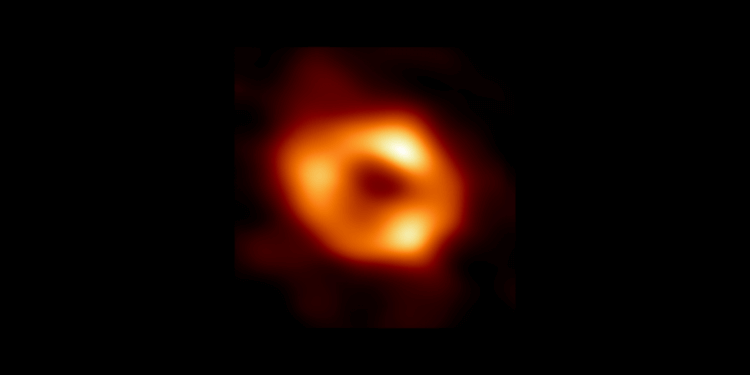 Снимок черной дыры в сердце Млечного Пути. Сердце Млечного Пути выглядит так. Фото.