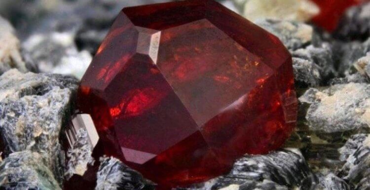 Какой минерал на Земле самый редкий?