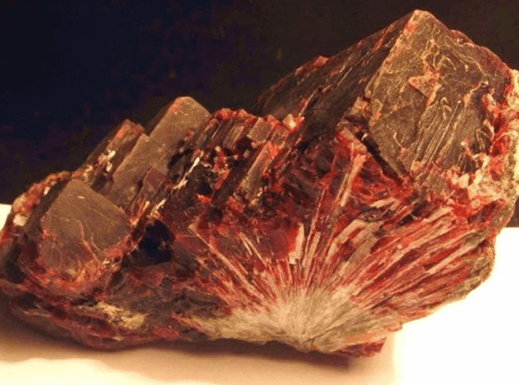 Редкий минерал пейнит — до 2001 года существовало только три его экземпляра. Фото.