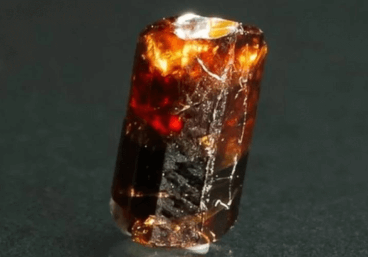 Какой минерал на Земле самый редкий? Науке известно более 5300 минералов, однако некоторые из них существуют в единичном экземпляре. Фото.