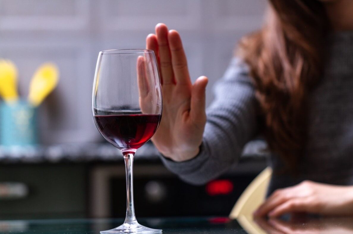 Удивительные факты об отказе от алкоголя, которые помогут вам бросить пить. Женщина приняла решение отказаться от алкоголя зимой. Фото.