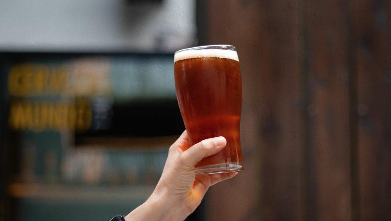 Безалкогольное пиво не помогает бросить пить. В первое время после отказа от спиртного, лучше держаться подальше даже от безалкогольного пива. Фото.