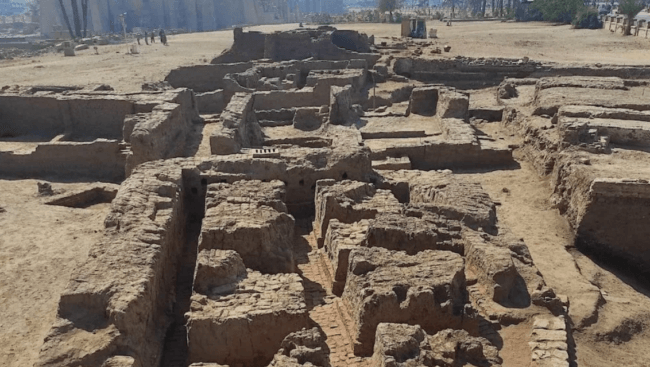 Археологи обнаружили в Египте неизвестный древнеримский город с голубиными фермами. Фото.