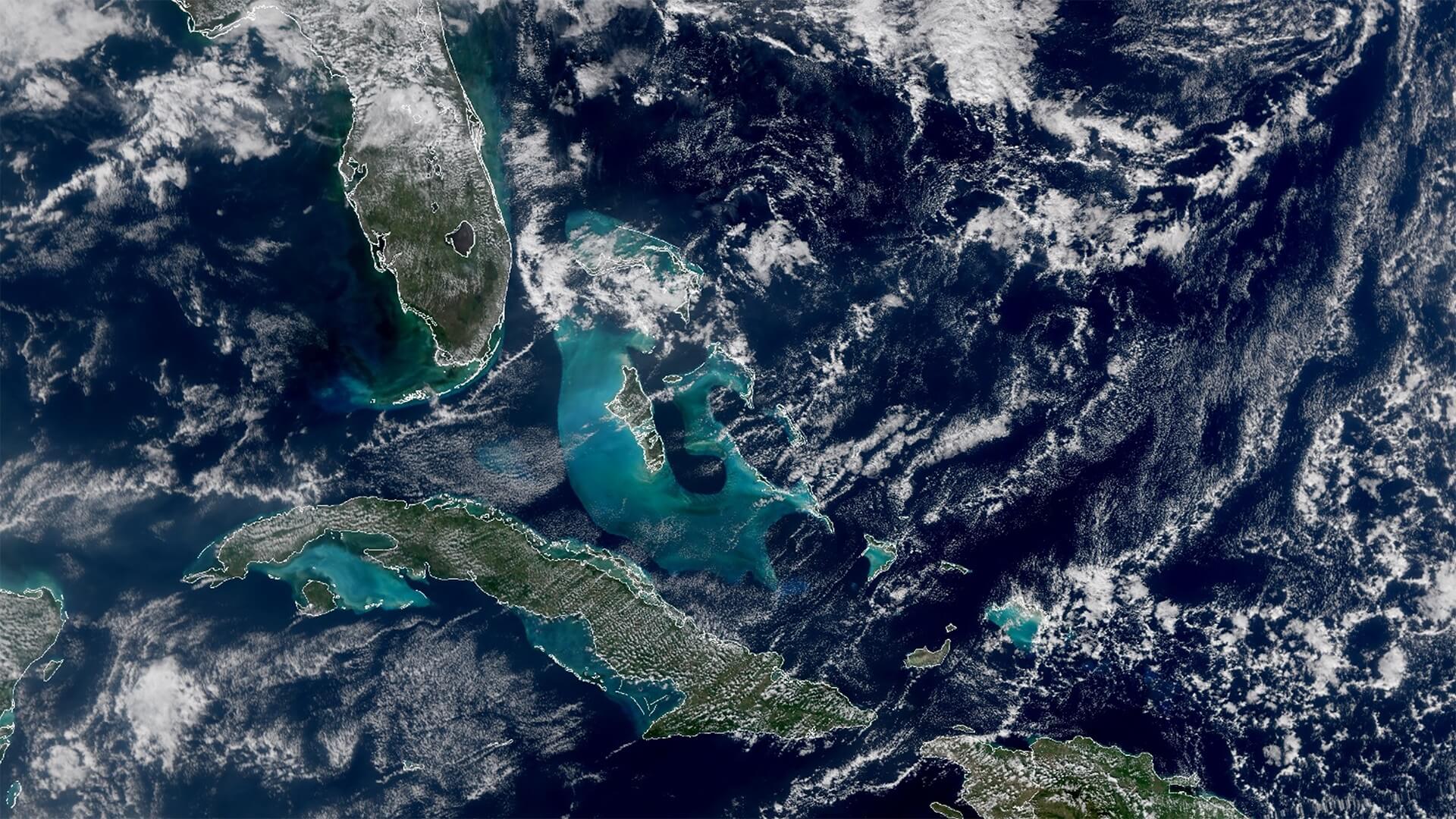 Фотографии Земли из космоса в 2022 году. Бирюзовые воды Карибского бассейна. Фото.