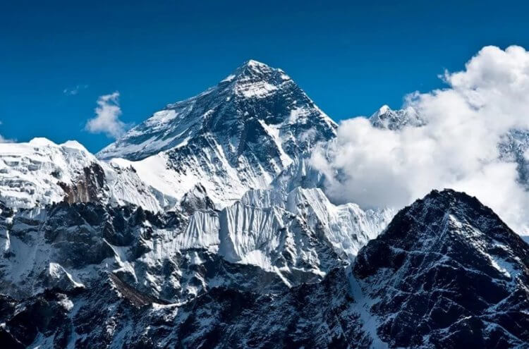 Самая опасная часть горы Эверест. Высота горы Эверест составляет 8 849 метров. Фото.