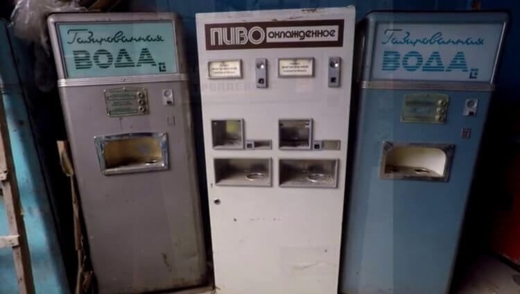 Автоматы с пивом в СССР. Обычно автоматы были заправлены одним сортом пива. Фото.