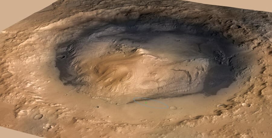Шансы для жизни на Марсе повышаются? В разломах кратера Гейла сохранялась вода даже после того, как озеро высохло. Фото.