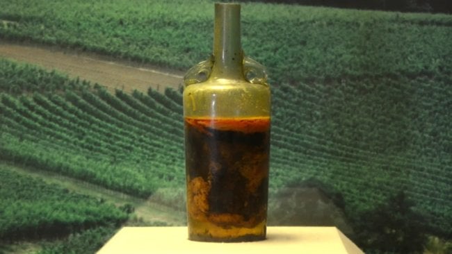 Самое старое вино возрастом 1700 лет может быть пригодно для питья. Фото.