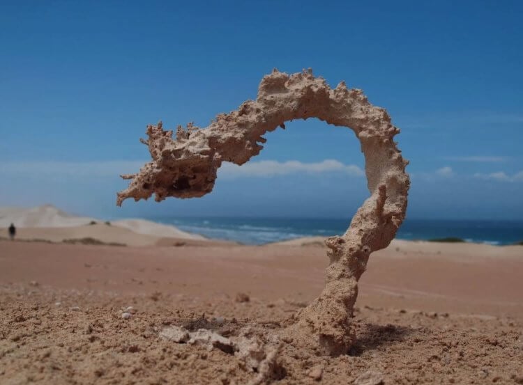 Что такое фульгурит. Фульгурит на пляже. Фото.