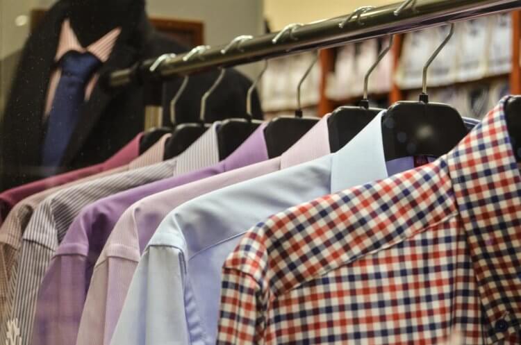 Список болезней, которыми можно заразиться примеряя одежду в магазине. Магазины одежды ежедневно посещают тысячи людей, поэтому одежду в них нельзя назвать чистой. Фото.