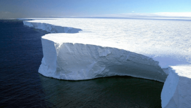 Шельфовые ледники Антарктиды оказались под угрозой — что с ними сейчас происходит? Фото.