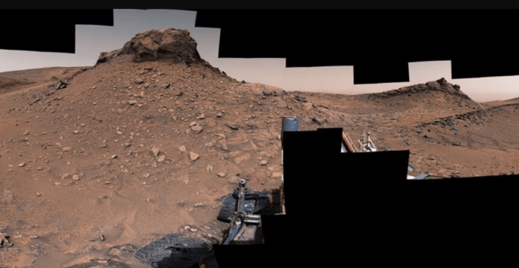 Новая находка марсохода Кьюриосити. Снимок Марсохода Кьюриосити на фоне долины. Фото.