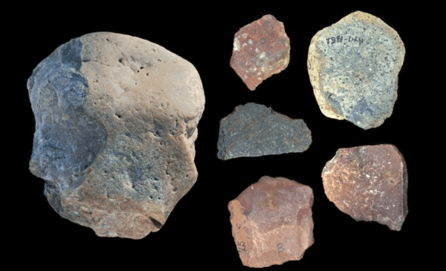 Олдувайские орудия — самые древние каменные инструменты. Каменные орудия, обнаруженные в Кении возрастом 3 миллиона лет. Фото.