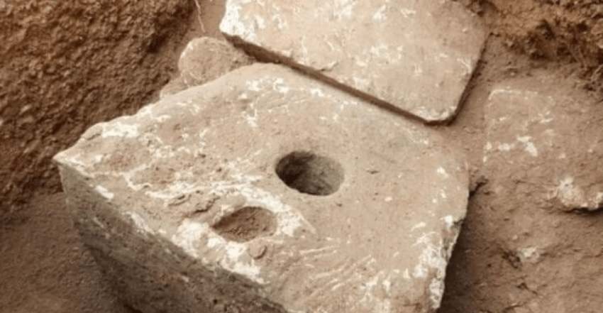 Каким был самый древний унитаз. Каменный туалет возрастом 6000 лет. Фото.