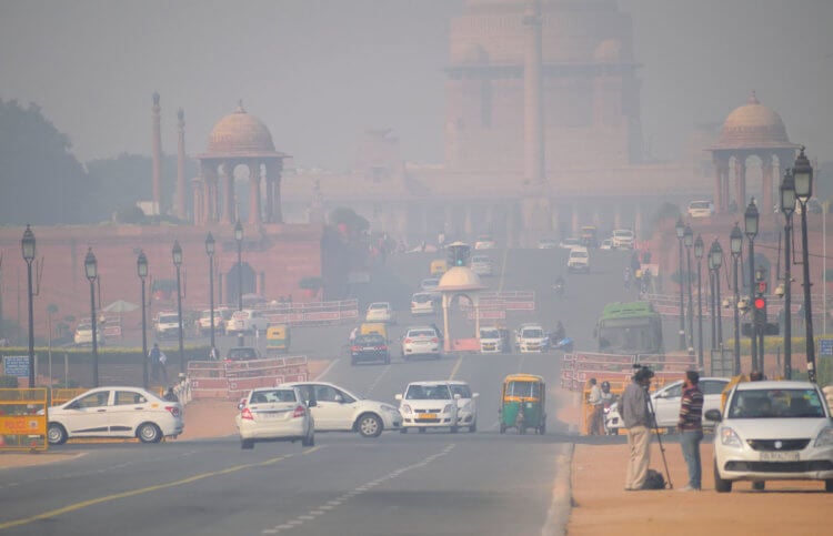 Города с высоким уровнем загрязнения воздуха. Чем больше машин тем выше уровни загрязнения воздуха. Фото.