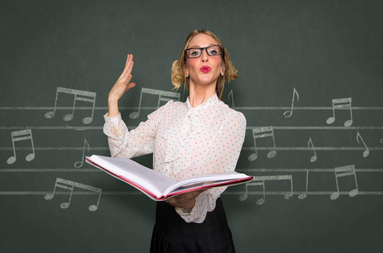 Как научиться красиво петь. Чтобы точно хорошо научиться петь, необходимо записаться к учителю пения — иначе результат не гарантирован. Фото.