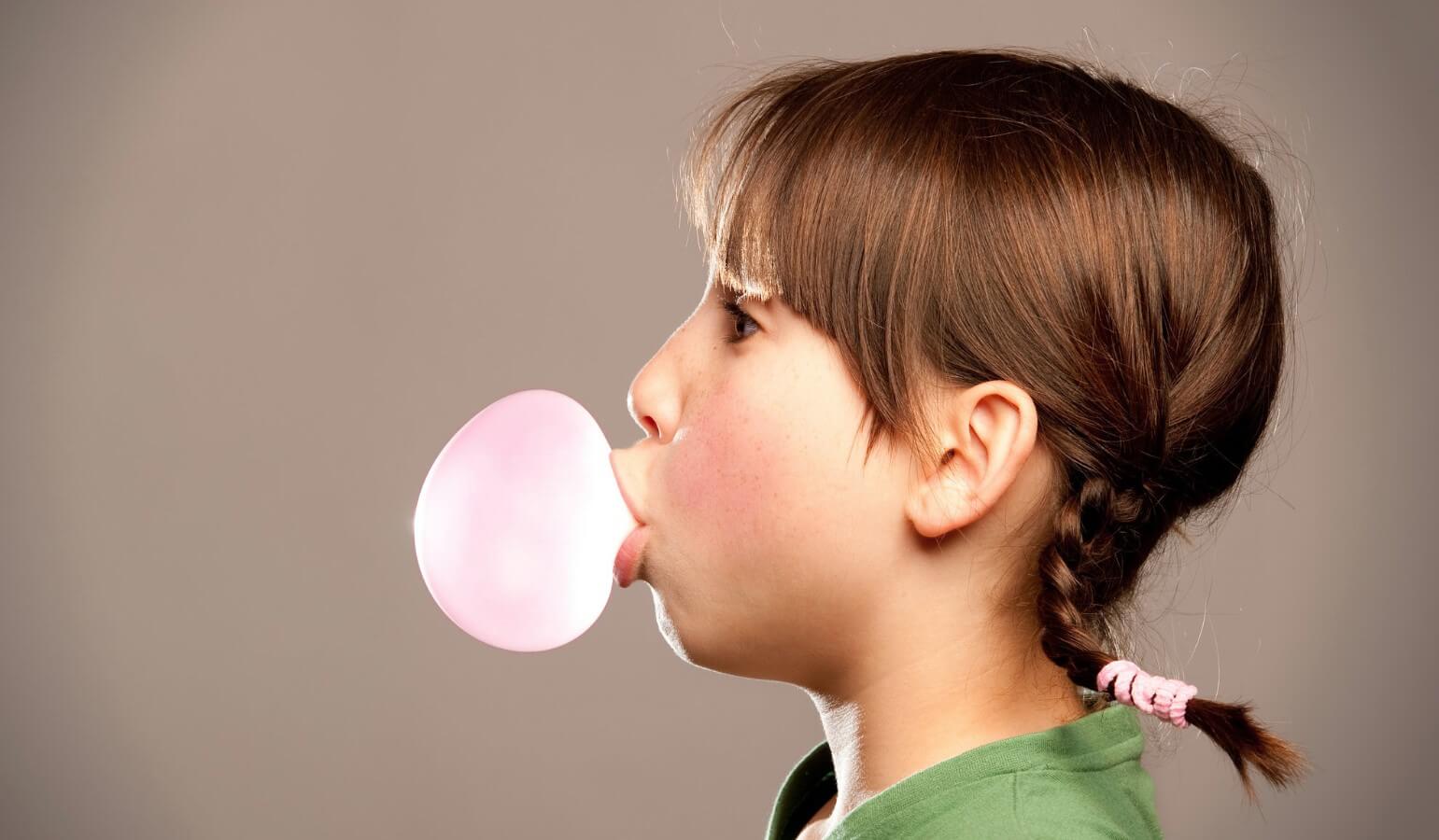 Жевательная резинка против стресса. Интересный факт: слово «Бубль-гум» означает разновидность жвачки, предназначенной для надувания пузырей. Фото.
