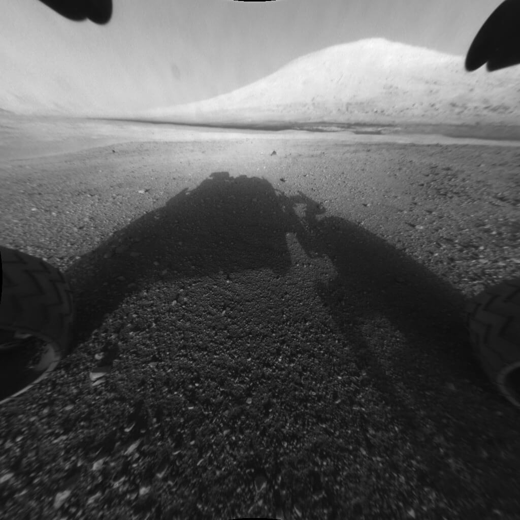 Где сейчас находится марсоход Curiosity. Гора Шарп в объективе камеры марсохода Curiosity. Фото.
