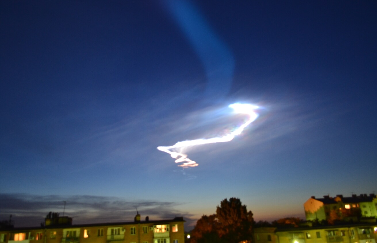 Оптические явления в атмосфере. Странное свечение на небе — еще один предвестник землетрясения. Фото.