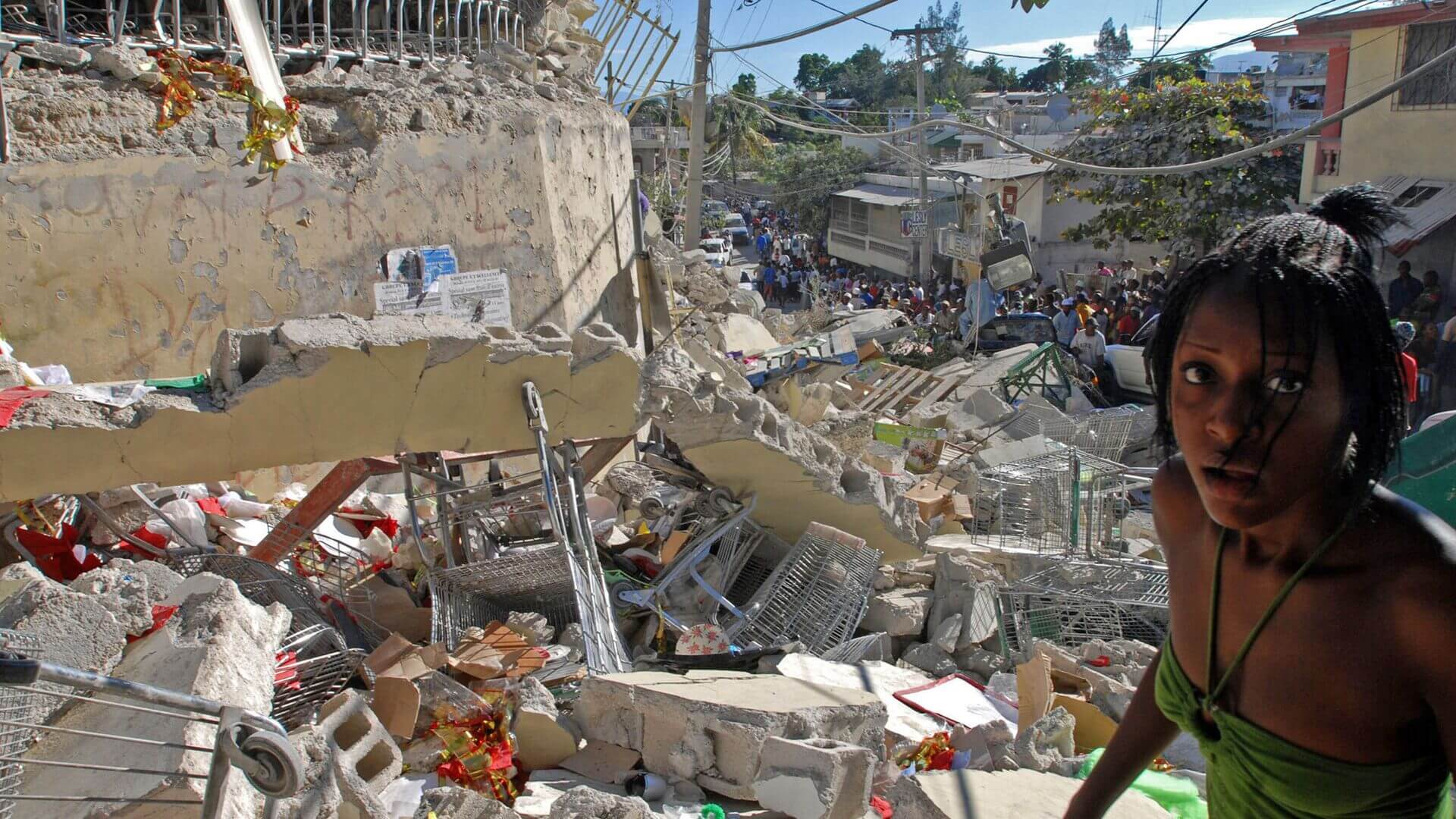Сила и последствия землетрясений. В январе 2010 года в результате катастрофы на Гаити погибло 316 000 человек. Фото.