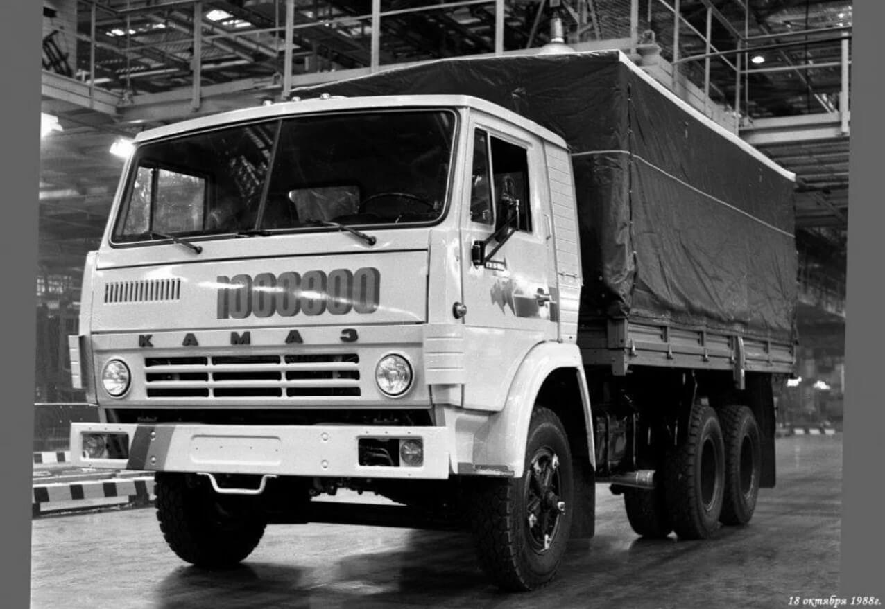 Советские автомобили в Европе и США. В 1988 году вышел миллионный экземпляр «КАМАЗа». Фото.