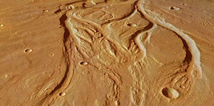 Люди найдут жизнь на Марсе после 2033 года. Следы воды на поверхности Марса. Фото.