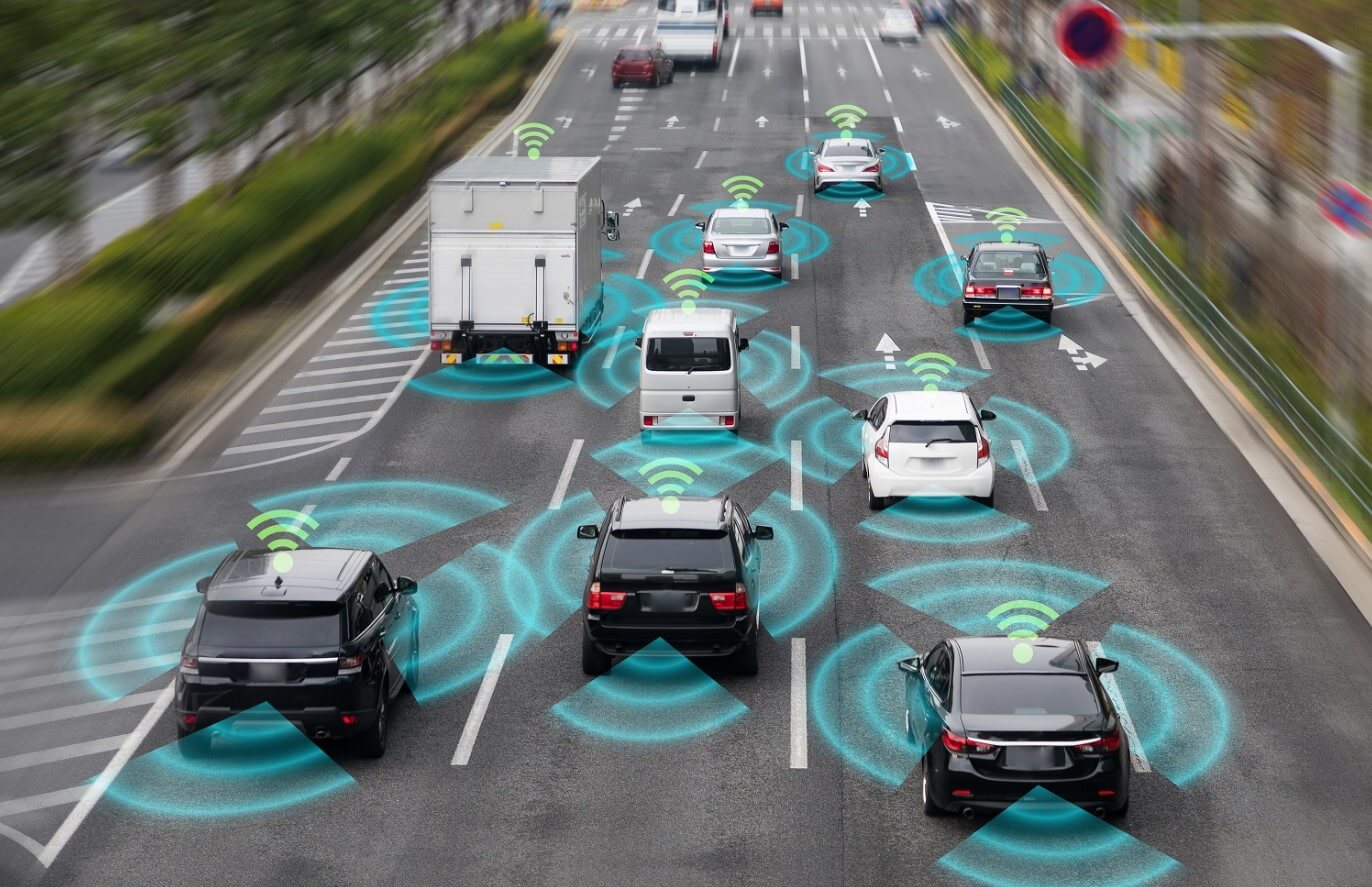 Что будет означать белый сигнал на светофоре. Считается, что автономный транспорт будет способен общаться между собой. Фото.