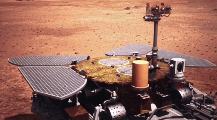 Почему сломался китайский марсоход? Марсоход Чжужун может «проснуться» после мощного шторма на Марсе. Фото.