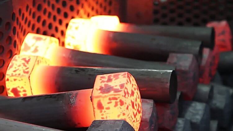 История закалки стали. Благодаря закалке повышается твердость и прочность стали. Фото.