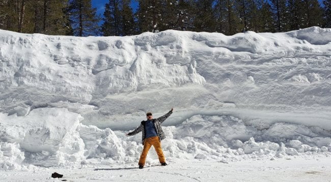5-метровый снег заблокировал жителей Калифорнии в домах: подборка фотографий. Фото.