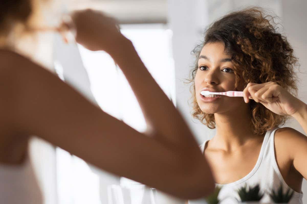 Как сохранить здоровье десен? Гигиена полости рта поможет избежать множества проблем со здоровьем. Фото.